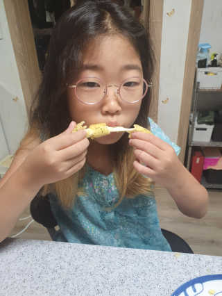 가치식탁 리얼치즈스틱, 리얼크림치즈볼 — 5점을 준 리뷰어가 2020년 8월 올린 사용 사진