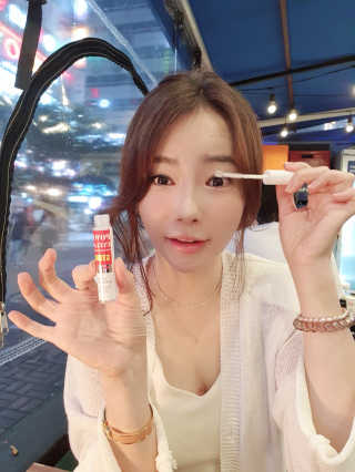 파워아이래쉬 인텐시브 세럼 스트롱 속눈썹영양제 — 5점을 준 리뷰어가 2020년 8월 올린 사용 사진