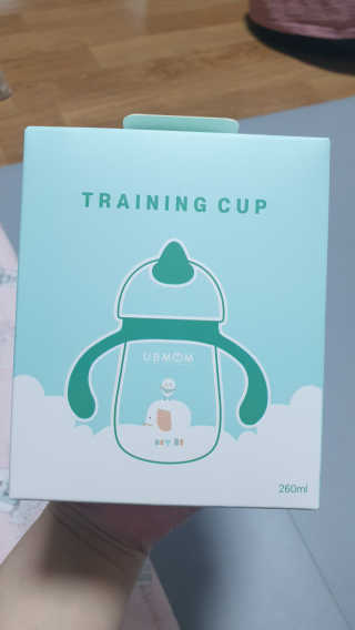 유비맘 트라이탄 코니빨대컵_컬러 랜덤 발송 — 5점을 준 리뷰어가 2020년 5월 올린 사용 사진