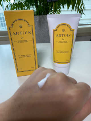아르투아 ARTOIS 꽃밭에 누운듯 은은한 꽃향기, 아르투아 자르 바디로션 — 5점을 준 리뷰어가 2020년 7월 올린 사용 사진