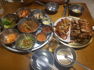 [동네맛집족발] 4개 족발 중 택1 — 4점을 준 리뷰어가 2020년 4월 올린 사용 사진