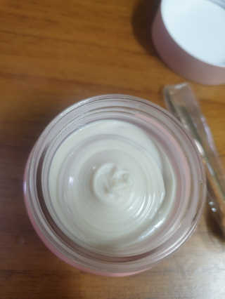 Tween.Ty Skin 트웬티스킨 리페어 아이크림 프리미엄 라인 — 4점을 준 리뷰어가 2020년 10월 올린 사용 사진