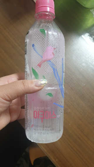아쿠아스 플레이버워터 [아쿠아스] 제로칼로리 플레이버워터 복숭아/청포도 1BOX 20개입 — 5점을 준 리뷰어가 2020년 7월 올린 사용 사진