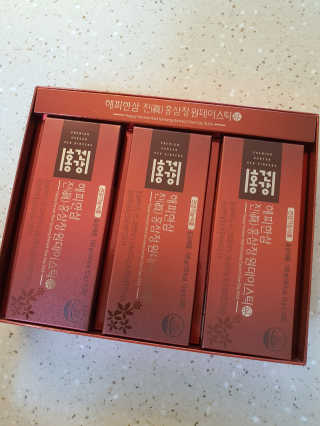홍건강 해피한삼 진 홍삼정 원데이스틱 10g x 30포 — 5점을 준 리뷰어가 2020년 5월 올린 사용 사진