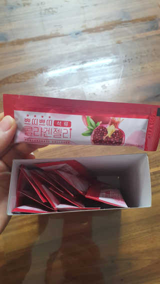 헬스업_쁘띠쁘띠석류콜라겐젤리_20g x 14포 — 5점을 준 리뷰어가 2020년 12월 올린 사용 사진