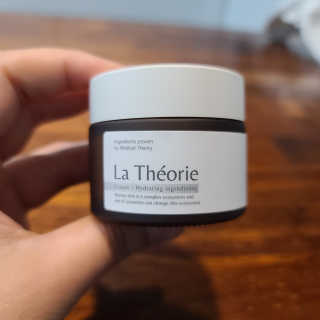 La Theorie Hydrating Ingredients | 하이드레이팅 인그레이디언츠 — 4점을 준 리뷰어가 2020년 4월 올린 사용 사진