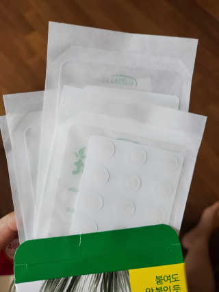 엘라밴드 하이드로 도트 스팟패치 12mm, 티트리 — 4점을 준 리뷰어가 2020년 8월 올린 사용 사진
