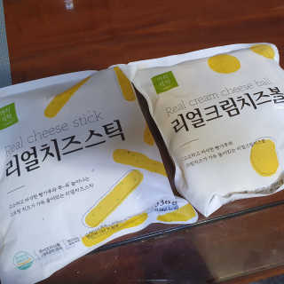 가치식탁 리얼치즈스틱, 리얼크림치즈볼 — 5점을 준 리뷰어가 2020년 8월 올린 사용 사진