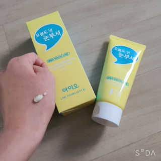 IO 아이오 오늘도 넌 눈부셔 - 데일리 스크럽 클렌징폼 — 5점을 준 리뷰어가 2020년 12월 올린 사용 사진