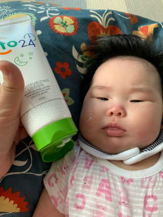 동성제약_바이오가이아_아토24 [동성제약] 아토24 모이스처라이징 로션 200g — 4점을 준 리뷰어가 2020년 6월 올린 사용 사진