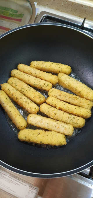 가치식탁 리얼치즈스틱, 리얼크림치즈볼 — 5점을 준 리뷰어가 2020년 9월 올린 사용 사진
