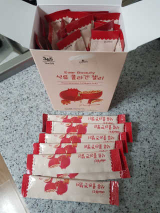 365더건강 에버뷰티 석류콜라겐 젤리 — 5점을 준 리뷰어가 2020년 7월 올린 사용 사진