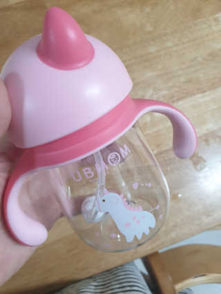 유비맘 트라이탄 코니빨대컵_컬러 랜덤 발송 — 1점을 준 리뷰어가 2020년 8월 올린 사용 사진