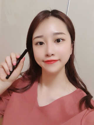 뷰티움얼티밋아이라이너 비비드 블랙 — 5점을 준 리뷰어가 2020년 5월 올린 사용 사진