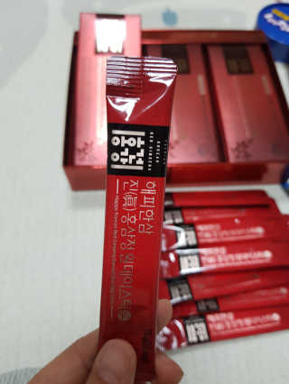 홍건강 해피한삼 진 홍삼정 원데이스틱 10g x 30포 — 5점을 준 리뷰어가 2020년 5월 올린 사용 사진