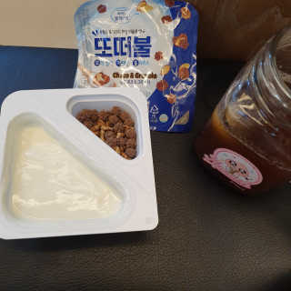 남양유업 또깍 접어 떠먹는 불가리스 2종 — 5점을 준 리뷰어가 2020년 10월 올린 사용 사진