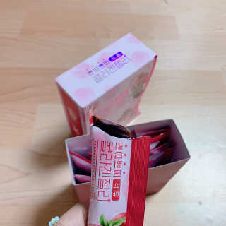 헬스업_쁘띠쁘띠석류콜라겐젤리_20g x 14포 — 4.5점을 준 리뷰어가 2020년 8월 올린 사용 사진