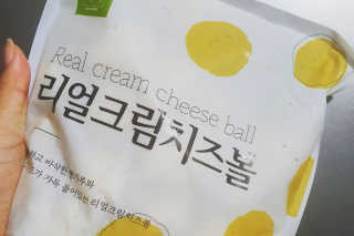 가치식탁 리얼치즈스틱, 리얼크림치즈볼 — 5점을 준 리뷰어가 2020년 8월 올린 사용 사진