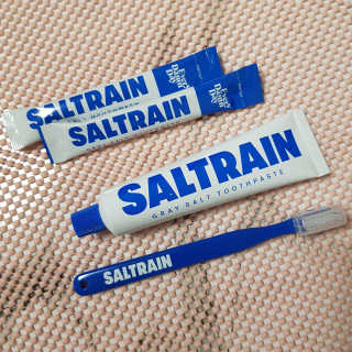 오래가는 개운함 솔트레인 그레이 솔트 덴탈케어 SET — 5점을 준 리뷰어가 2020년 10월 올린 사용 사진