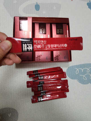 홍건강 해피한삼 진 홍삼정 원데이스틱 10g x 30포 — 5점을 준 리뷰어가 2020년 5월 올린 사용 사진