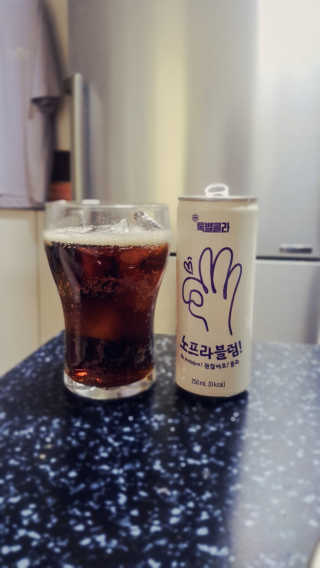 일화 No 슈가0Kcal 스테비아 톡별콜라 콤보팩 250mlX30 캔 — 5점을 준 리뷰어가 2020년 7월 올린 사용 사진