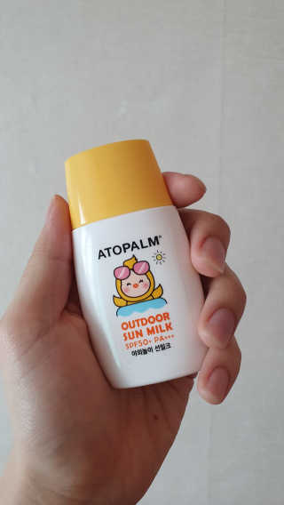 아토팜 야외놀이 선밀크 SPF50+ PA+++ — 4점을 준 리뷰어가 2020년 5월 올린 사용 사진