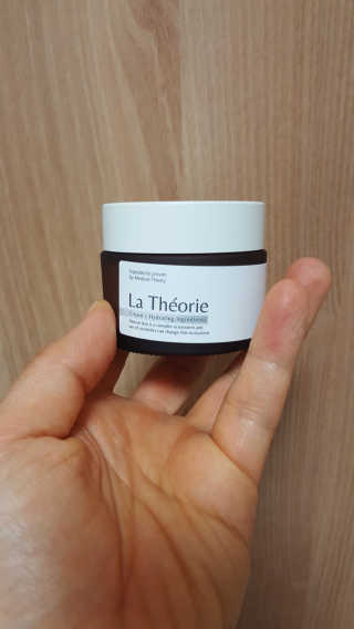 La Theorie Hydrating Ingredients | 하이드레이팅 인그레이디언츠 — 5점을 준 리뷰어가 2020년 5월 올린 사용 사진