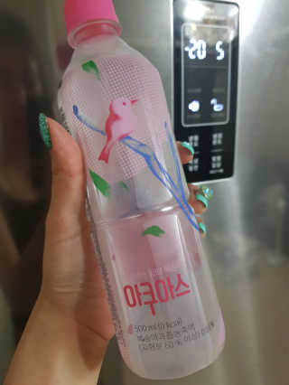 아쿠아스 플레이버워터 [아쿠아스] 제로칼로리 플레이버워터 복숭아/청포도 1BOX 20개입 — 4점을 준 리뷰어가 2020년 7월 올린 사용 사진