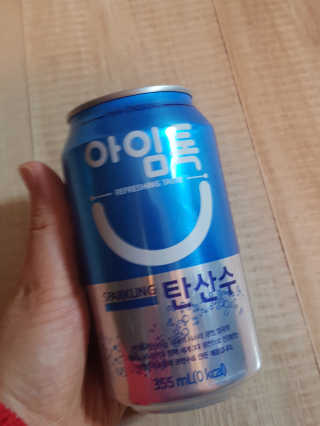 일화 아임톡 탄산수 355ml X 24캔 — 4점을 준 리뷰어가 2020년 4월 올린 사용 사진