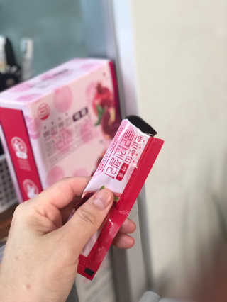 헬스업_쁘띠쁘띠석류콜라겐젤리_20g x 14포 — 4점을 준 리뷰어가 2020년 12월 올린 사용 사진