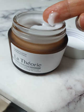 La Theorie Hydrating Ingredients | 하이드레이팅 인그레이디언츠 — 5점을 준 리뷰어가 2020년 5월 올린 사용 사진