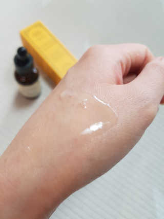 [스킨큐어] 산다화 비타민C 화이트닝 에센스 30ml — 4점을 준 리뷰어가 2020년 4월 올린 사용 사진