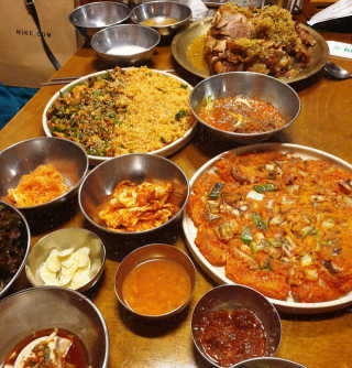 [동네맛집족발] 4개 족발 중 택1 — 5점을 준 리뷰어가 2020년 4월 올린 사용 사진