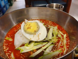 [동네맛집족발] 4개 족발 중 택1 — 5점을 준 리뷰어가 2020년 6월 올린 사용 사진