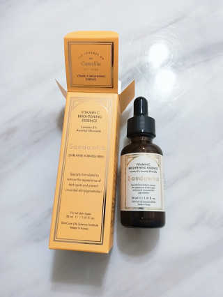 [스킨큐어] 산다화 비타민C 화이트닝 에센스 30ml — 5점을 준 리뷰어가 2020년 4월 올린 사용 사진