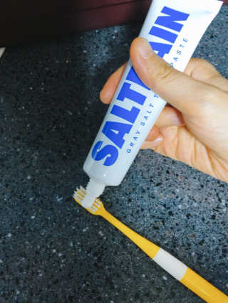 오래가는 개운함 솔트레인 그레이솔트 투스페이스트 2개 — 5점을 준 리뷰어가 2020년 8월 올린 사용 사진