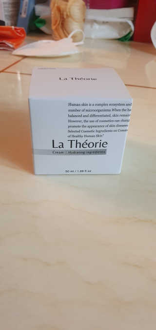 La Theorie Hydrating Ingredients | 하이드레이팅 인그레이디언츠 — 5점을 준 리뷰어가 2020년 5월 올린 사용 사진