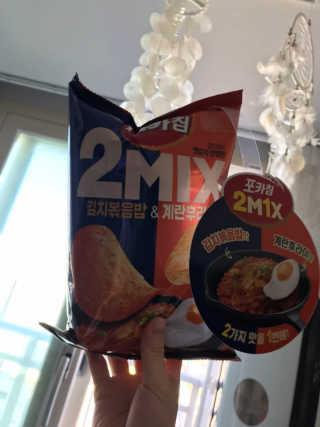 포카칩 2MIX 김치볶음밥 and 계란후라이맛 — 5점을 준 리뷰어가 2020년 7월 올린 사용 사진