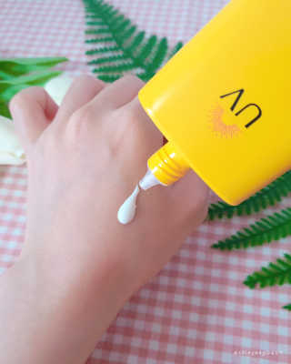 네이처컬렉션 이자녹스 UV 선 프로 365 익스트림 선 플루이드 100ml — 4점을 준 리뷰어가 2020년 5월 올린 사용 사진
