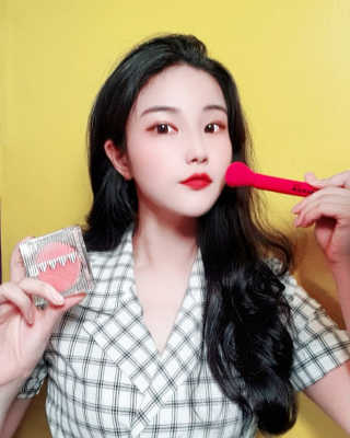 비비드스튜디오 치크 플래쉬 블러셔 NO.5 에픽 트랜스 — 5점을 준 리뷰어가 2020년 5월 올린 사용 사진