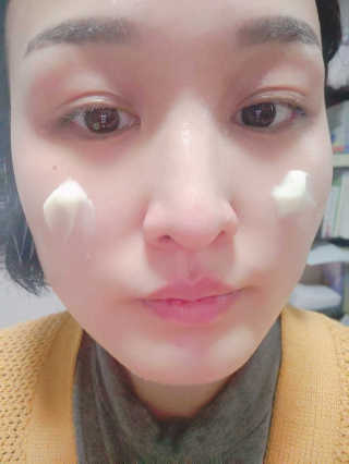 어글리프루프 크림 바이어글리 하이드레이션 샤워 50ml — 5점을 준 리뷰어가 2020년 11월 올린 사용 사진