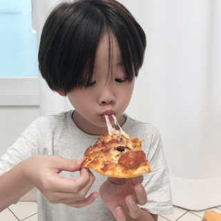 [풀무원] 노엣지 꽉찬토핑 피자 3종 — 4.5점을 준 리뷰어가 2020년 8월 올린 사용 사진