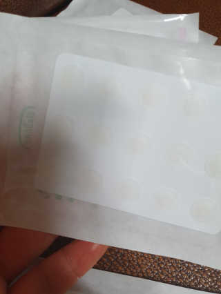 엘라밴드 하이드로 도트 스팟패치 12mm, 10mm — 5점을 준 리뷰어가 2020년 10월 올린 사용 사진