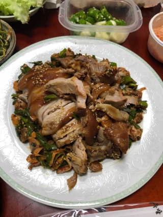 [동네맛집족발] 4개 족발 중 택1 — 5점을 준 리뷰어가 2020년 7월 올린 사용 사진