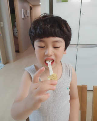 가치식탁 리얼치즈스틱, 리얼크림치즈볼 — 5점을 준 리뷰어가 2020년 6월 올린 사용 사진