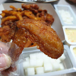 네네치킨 소이크런치윙봉 — 5점을 준 리뷰어가 2020년 4월 올린 사용 사진
