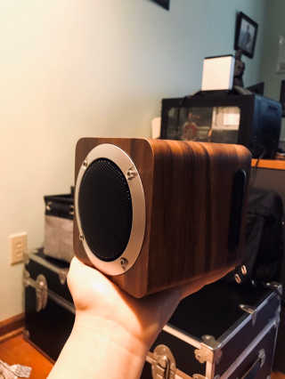 SEVIZ MINI10W 레트로 블루투스 스피커 — 5점을 준 리뷰어가 2020년 10월 올린 사용 사진