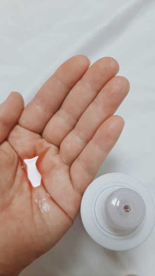 어글리프루프 에센스 스탑디어글리 레드모먼트 에센스 120ml — 5점을 준 리뷰어가 2020년 8월 올린 사용 사진