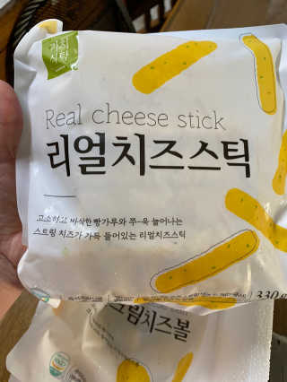 가치식탁 리얼치즈스틱, 리얼크림치즈볼 — 4점을 준 리뷰어가 2020년 8월 올린 사용 사진