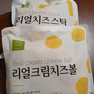 가치식탁 리얼치즈스틱, 리얼크림치즈볼 — 5점을 준 리뷰어가 2020년 10월 올린 사용 사진